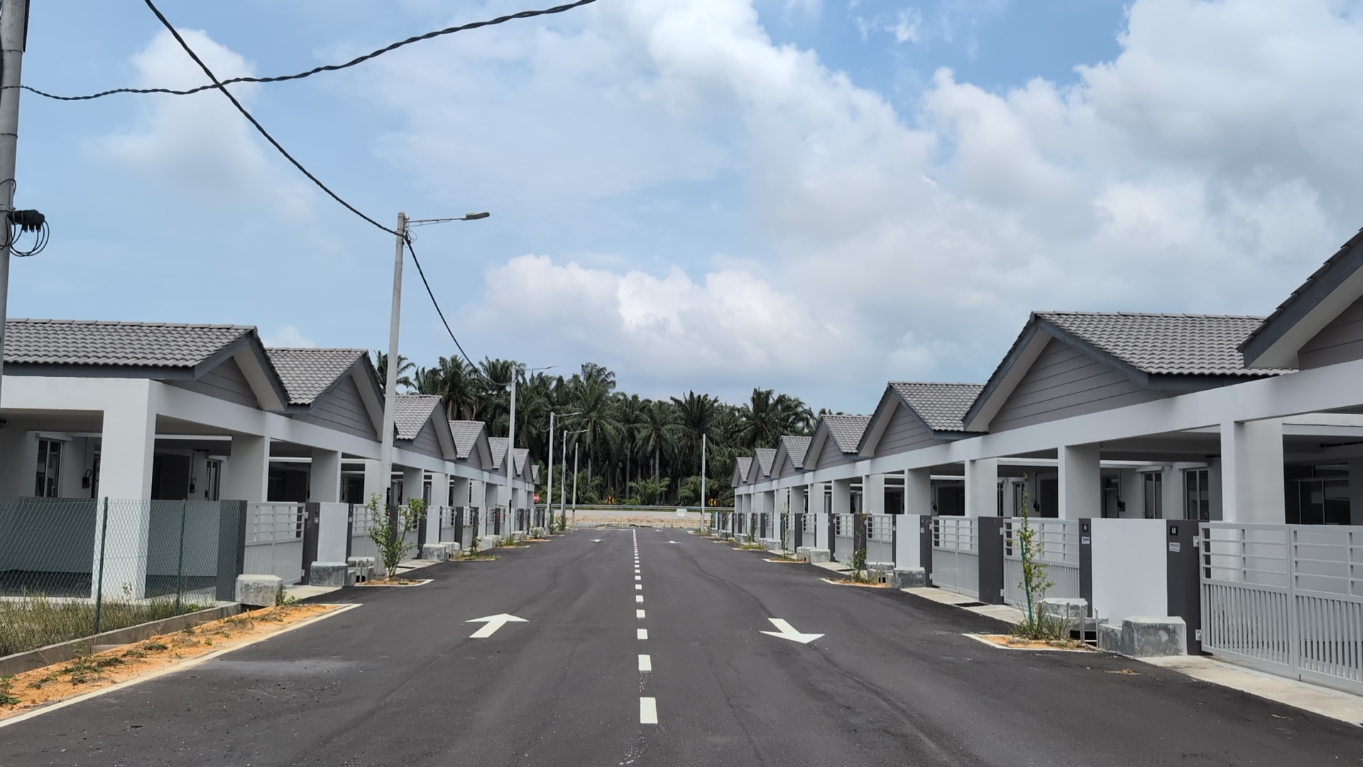 Jentera di tapak projek